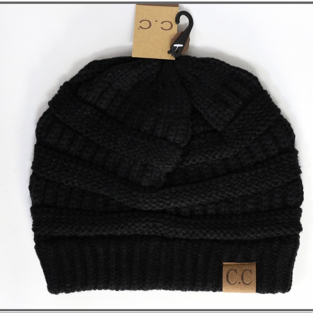 Solid black CC Beanie 🖤